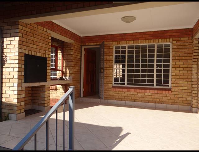 3 BEDROOM SIMPLEX TO LET IN THE WILDS